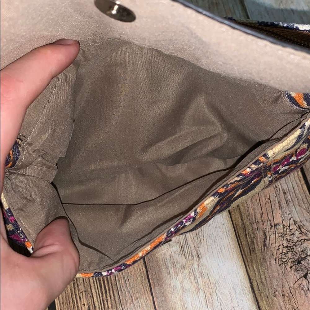 Relic Crossbody - Picture 5 of 8